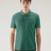 Woolrich Polo Mackinack Tinta In Capo In Piqué Di Cotone Elasticizzato - Uomo - Verde 2 Woolrich Polo Mackinack Tinta In Capo In Piqué Di Cotone Elasticizzato - Uomo - Verde -Offerta Economica Vestiario CFWOPO0035MRUT1483 631