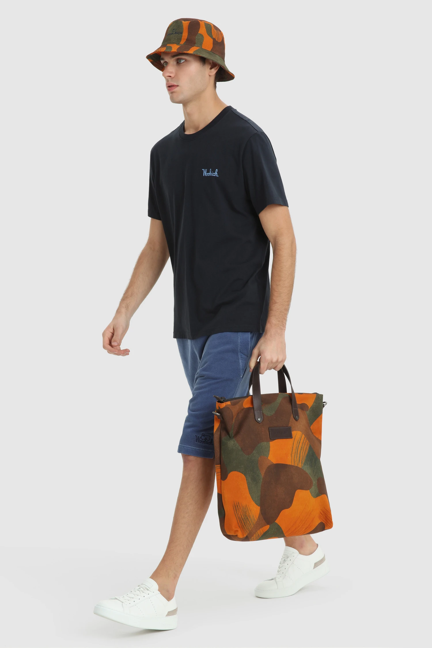 Woolrich Pantaloncini In Cotone Felpato Tinto In Capo - Uomo - Blu 4 Woolrich Pantaloncini In Cotone Felpato Tinto In Capo - Uomo - Blu - immagine 2