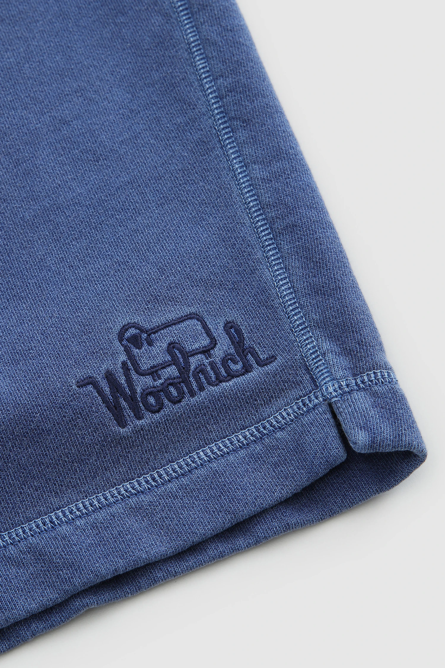Woolrich Pantaloncini In Cotone Felpato Tinto In Capo - Uomo - Blu 8 Woolrich Pantaloncini In Cotone Felpato Tinto In Capo - Uomo - Blu - immagine 6