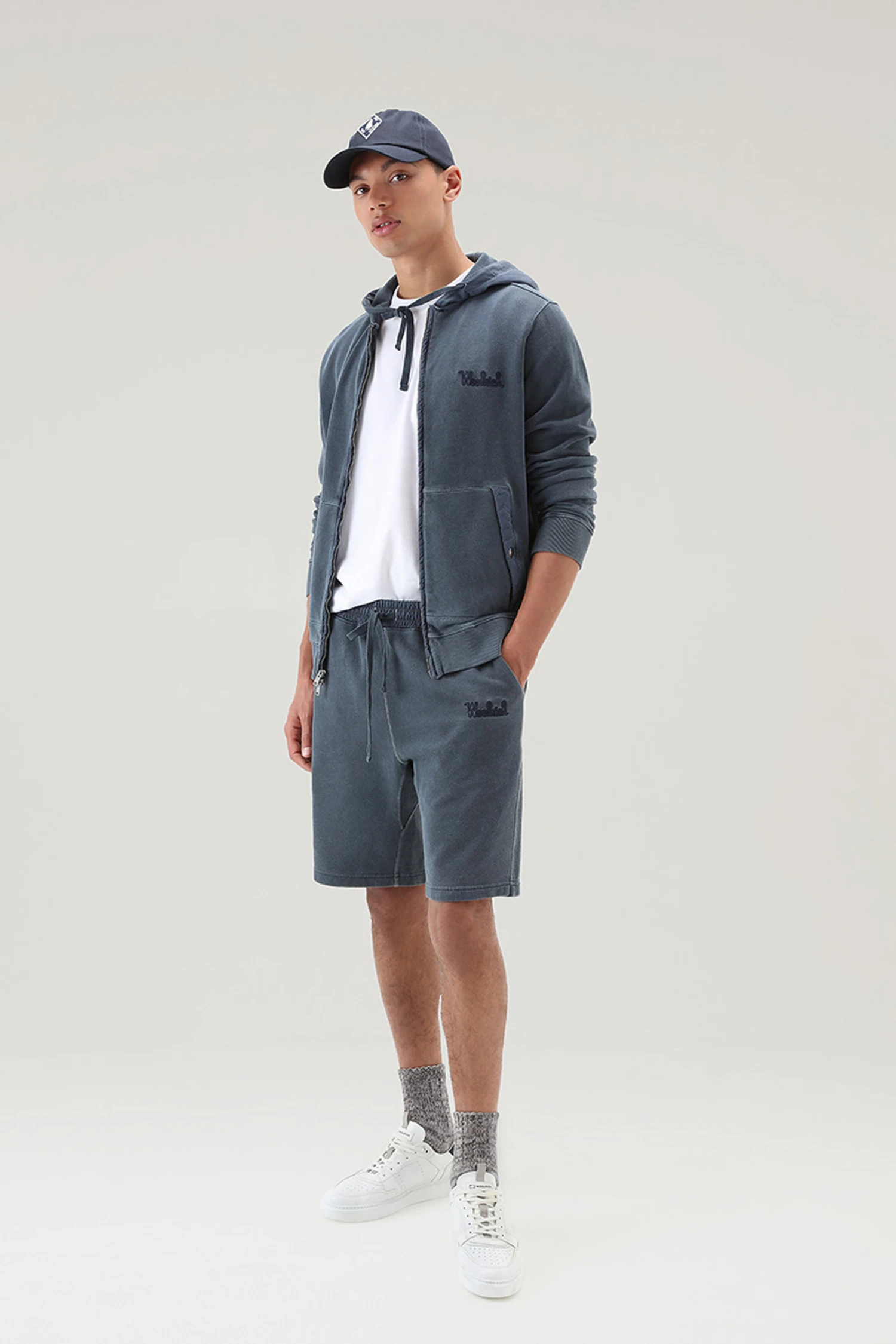 Woolrich Pantaloncini In Cotone Tinto In Capo - Uomo - Blu 4 Woolrich Pantaloncini In Cotone Tinto In Capo - Uomo - Blu - immagine 2