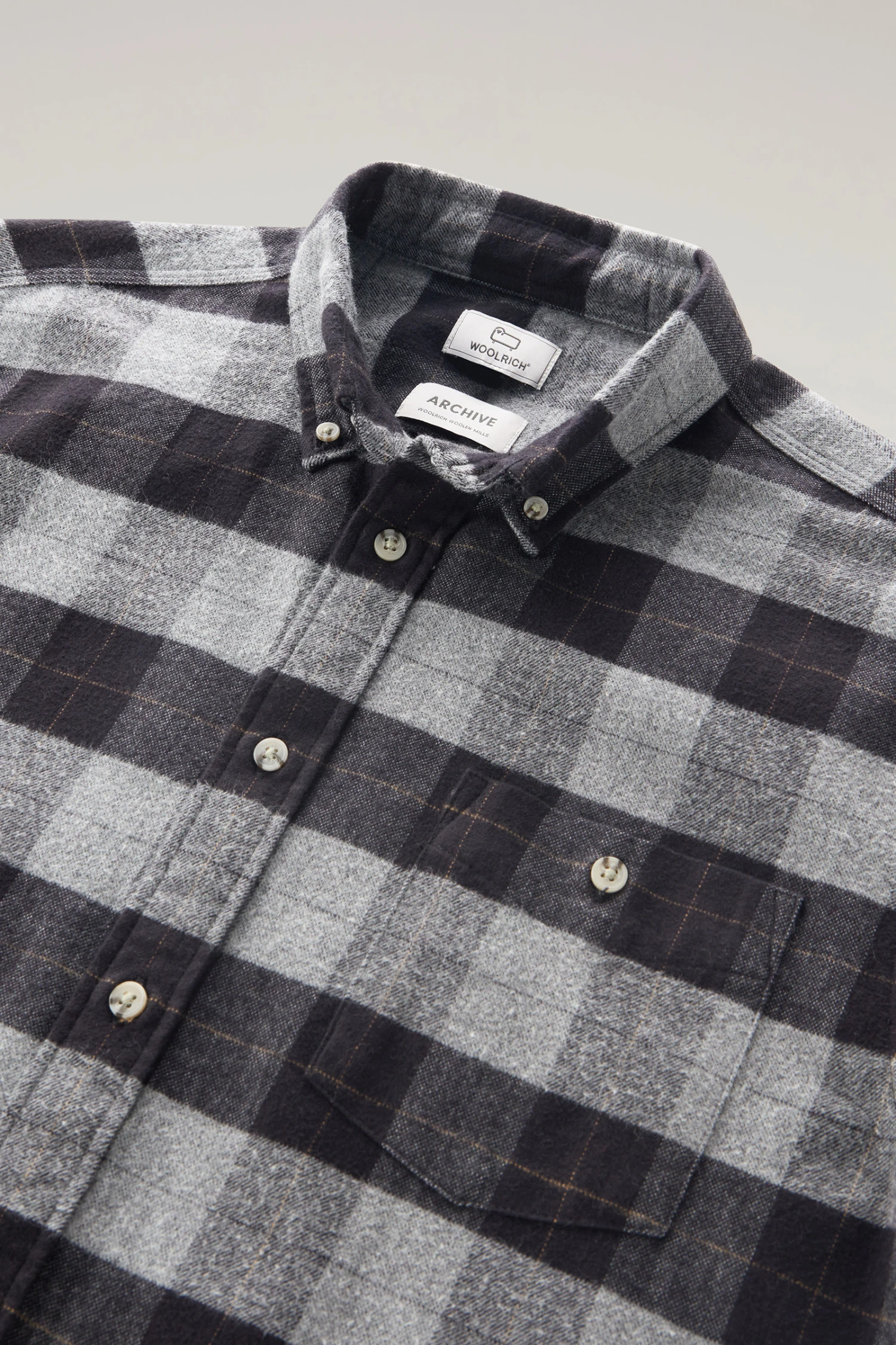 Woolrich Camicia Traditional A Quadri In Flanella - Uomo - Grigio 8 Woolrich Camicia Traditional A Quadri In Flanella - Uomo - Grigio - immagine 6