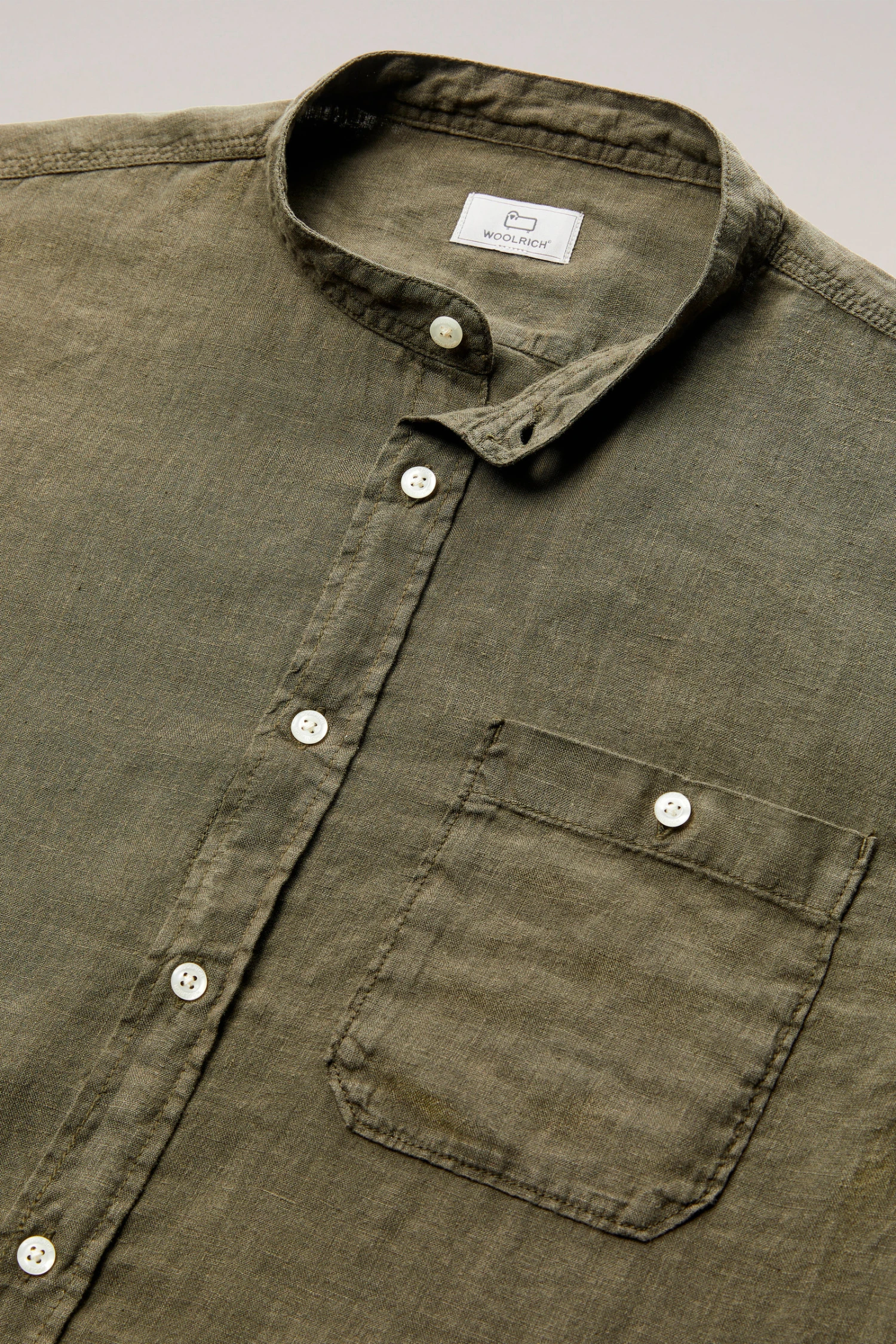 Woolrich Camicia In Puro Lino Tinta In Capo Con Colletto Alla Coreana - Uomo - Verde 4 Woolrich Camicia In Puro Lino Tinta In Capo Con Colletto Alla Coreana - Uomo - Verde - immagine 2