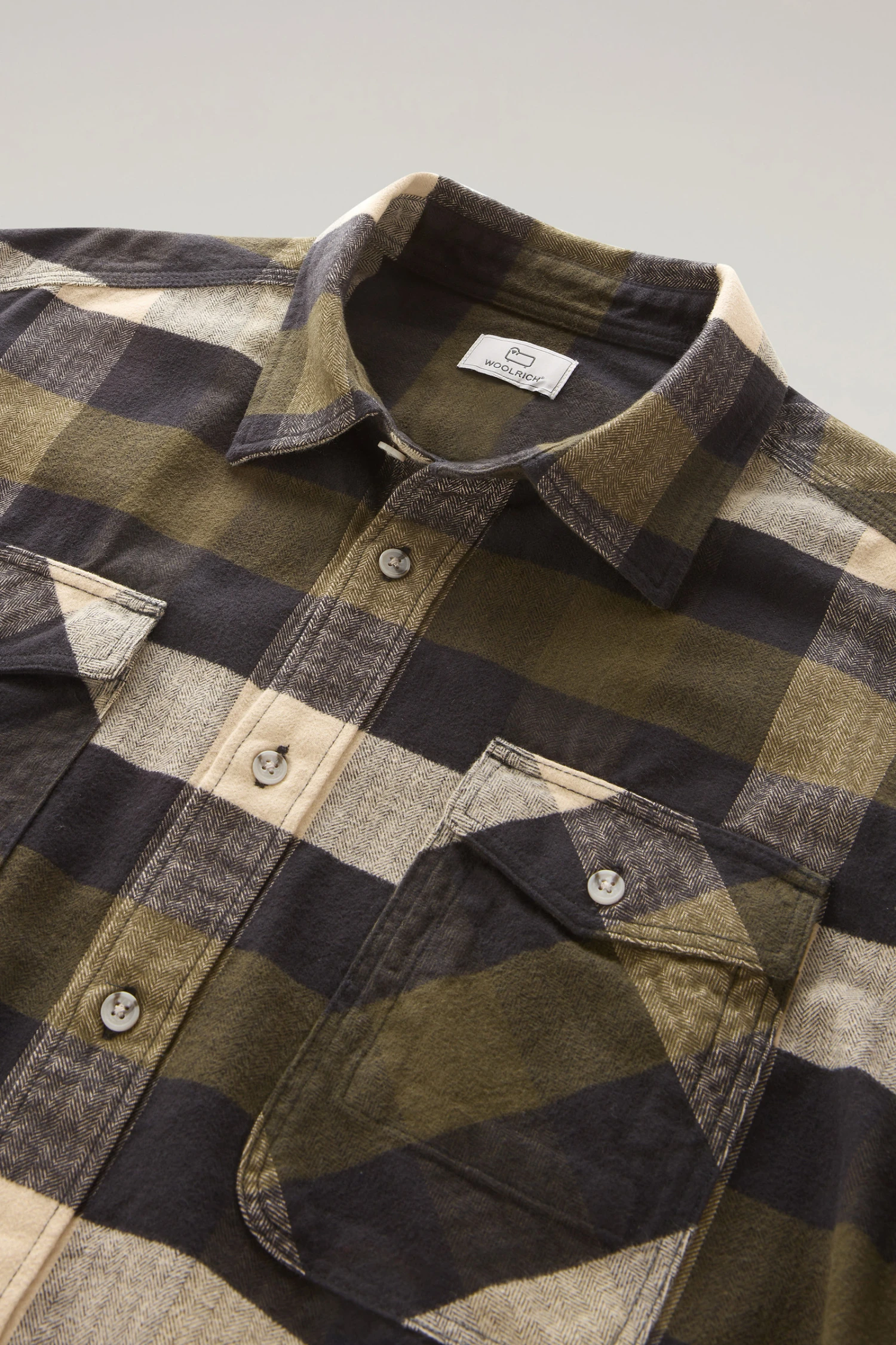 Woolrich Camicia U.S. Trails A Quadri In Flanella - Uomo - Verde 8 Woolrich Camicia U.S. Trails A Quadri In Flanella - Uomo - Verde - immagine 6