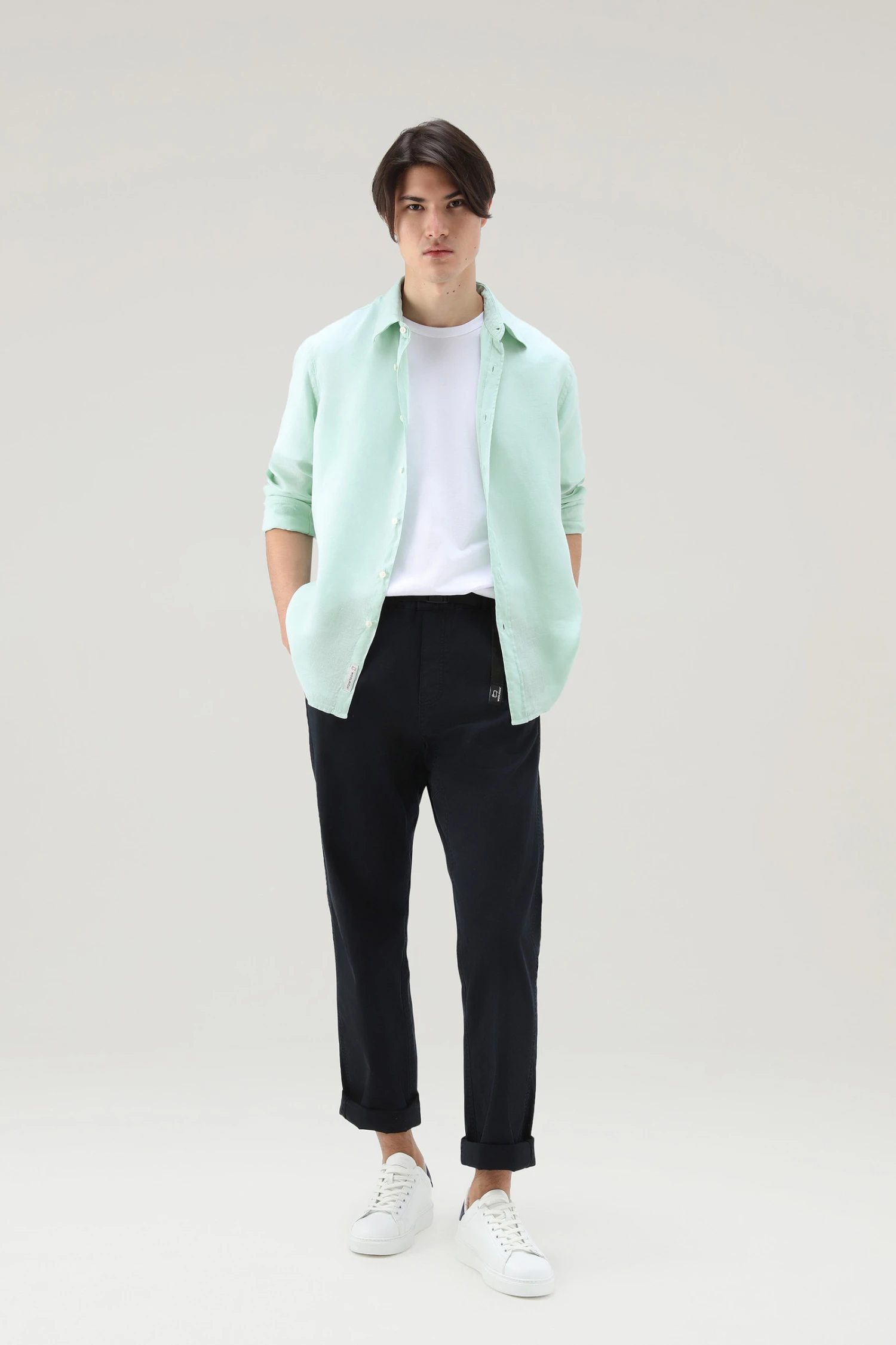 Woolrich Camicia In Puro Lino Tinta In Capo - Uomo - Verde 4 Woolrich Camicia In Puro Lino Tinta In Capo - Uomo - Verde - immagine 2