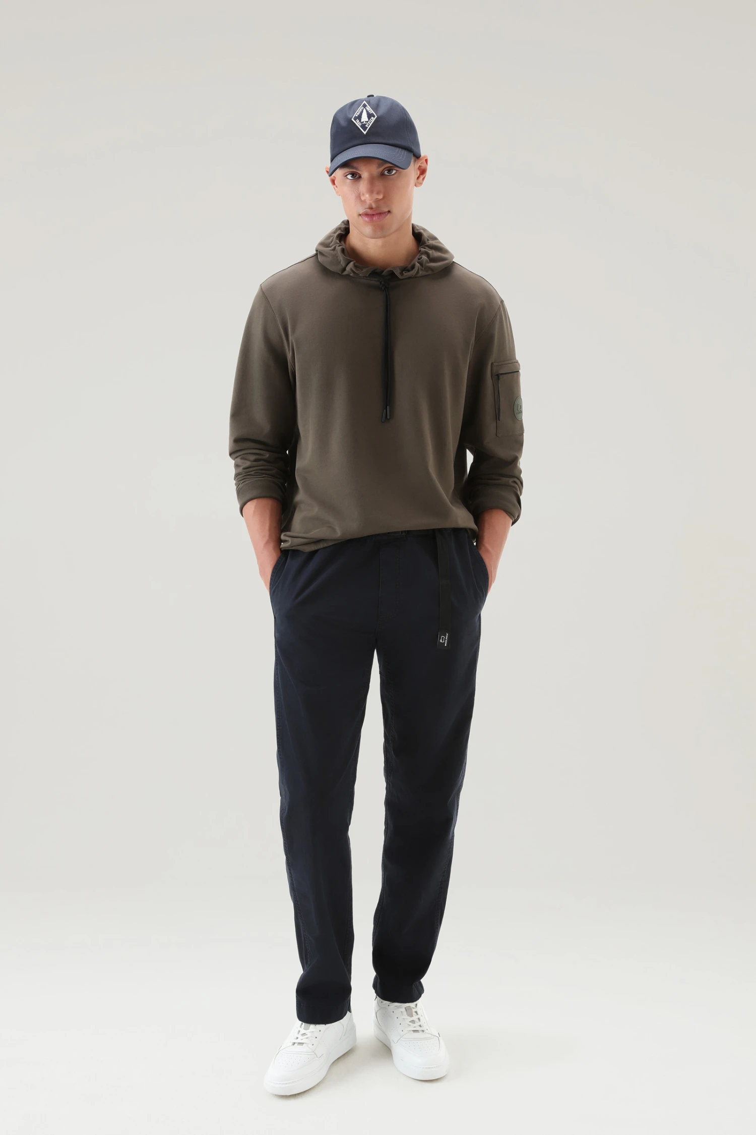 Woolrich Felpa In Puro Cotone Con Tasca Con Zip - Uomo - Verde 4 Woolrich Felpa In Puro Cotone Con Tasca Con Zip - Uomo - Verde - immagine 2