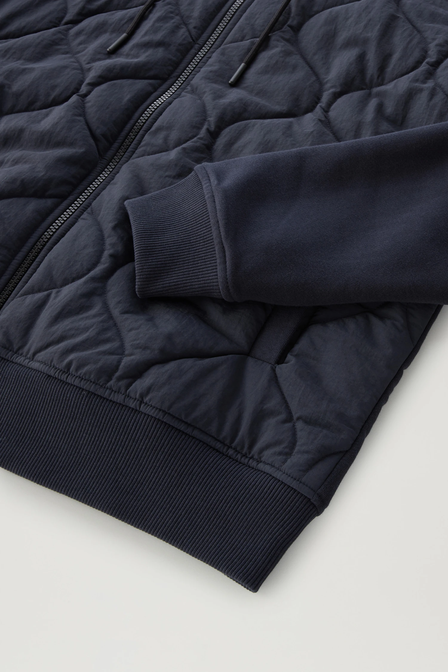 Woolrich Felpa Con Zip Ibrida In Cotone E Nylon Trapuntato Taslan Con Cappuccio - Uomo - Blu 10 Woolrich Felpa Con Zip Ibrida In Cotone E Nylon Trapuntato Taslan Con Cappuccio - Uomo - Blu - immagine 8