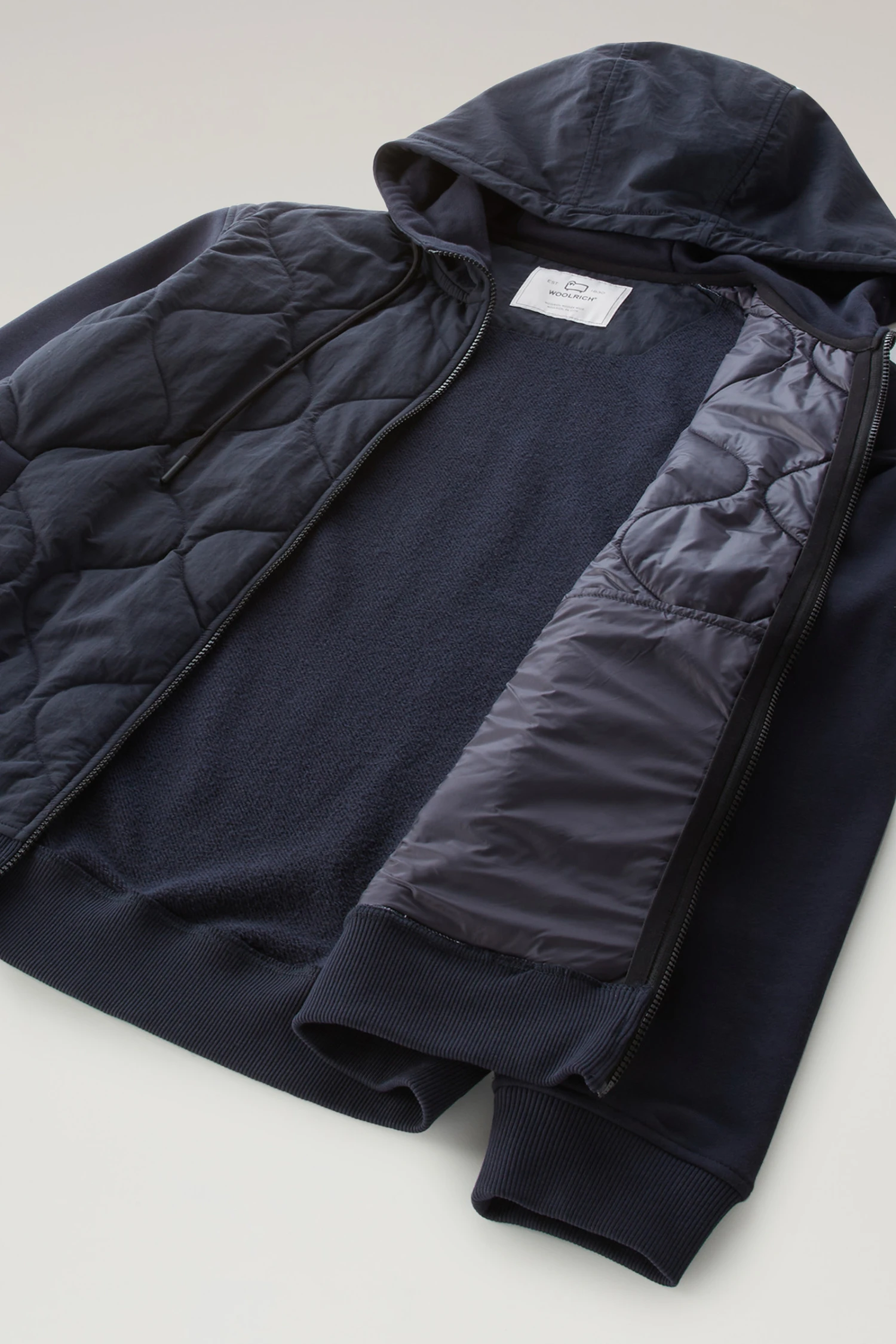 Woolrich Felpa Con Zip Ibrida In Cotone E Nylon Trapuntato Taslan Con Cappuccio - Uomo - Blu 12 Woolrich Felpa Con Zip Ibrida In Cotone E Nylon Trapuntato Taslan Con Cappuccio - Uomo - Blu - immagine 10