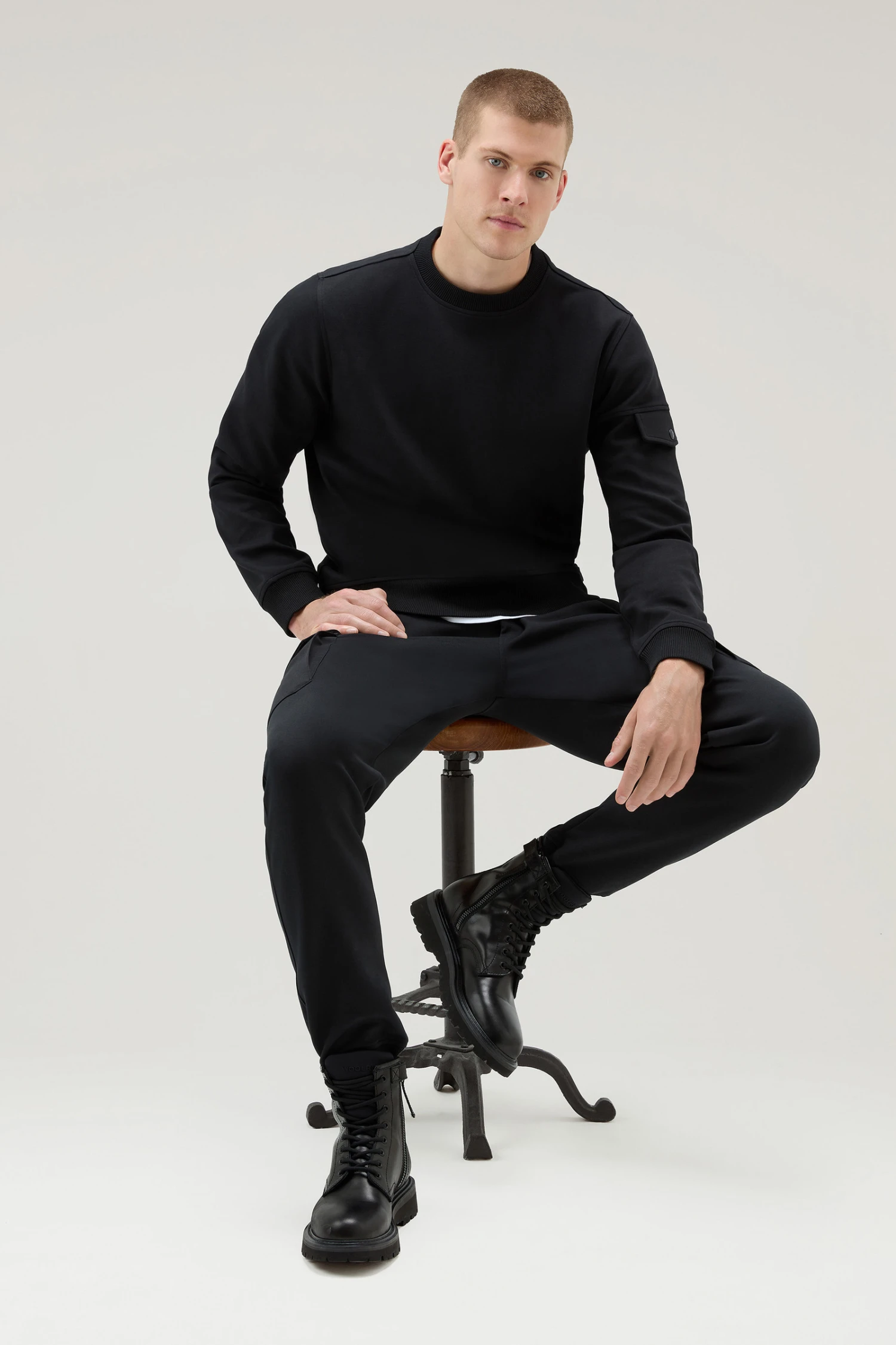 Woolrich Felpa Girocollo In Misto Cotone Elasticizzato - Uomo - Nero 6 Woolrich Felpa Girocollo In Misto Cotone Elasticizzato - Uomo - Nero - immagine 4