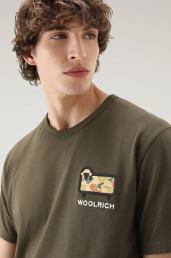 Woolrich T-shirt In Puro Cotone Con Logo Camouflage - Uomo - Verde 12 Woolrich T-shirt In Puro Cotone Con Logo Camouflage - Uomo - Verde -Offerta Economica Vestiario CFWOTE0087MRUT2926 614 3