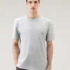 Woolrich T-shirt In Puro Cotone Con Taschino - Uomo - Grigio -Offerta Economica Vestiario CFWOTE0094MRUT2926 103