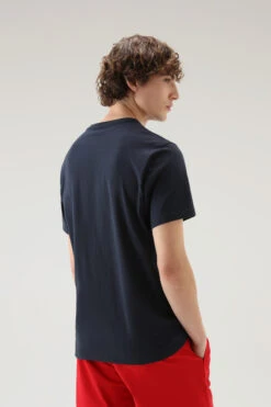 Woolrich T-shirt In Puro Cotone Con Illustrazione - Uomo - Blu -Offerta Economica Vestiario CFWOTE0095MRUT3370 3989 2