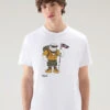 Woolrich T-shirt In Puro Cotone Con Illustrazione - Uomo - Bianco 2 Woolrich T-shirt In Puro Cotone Con Illustrazione - Uomo - Bianco -Offerta Economica Vestiario CFWOTE0095MRUT3370 8041