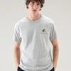 Woolrich T-shirt In Puro Cotone Con Stampa Sul Retro - Uomo - Grigio 1 Woolrich T-shirt In Puro Cotone Con Stampa Sul Retro - Uomo - Grigio -Offerta Economica Vestiario CFWOTE0097MRUT2926 103