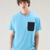 Woolrich T-shirt Con Tasca In Nylon Taslan - Uomo - Blu -Offerta Economica Vestiario CFWOTE0100MRUT3378 31068