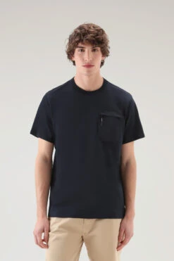 Woolrich T-shirt Con Tasca In Nylon Taslan - Uomo - Blu