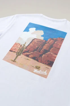 Woolrich T-shirt In Puro Cotone Con Grafica Western Sul Retro - Uomo - Bianco -Offerta Economica Vestiario CFWOTE0108MRUT3385 8041 6
