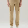 Woolrich Pantaloni Cargo Tinti In Capo In Twill Di Cotone Elasticizzato - Uomo - Beige -Offerta Economica Vestiario CFWOTR0137MRUT3343 4377
