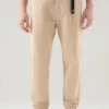 Woolrich Pantaloni Chino Tinti In Capo In Cotone Elasticizzato - Uomo - Beige -Offerta Economica Vestiario CFWOTR0151MRUT3343 4377
