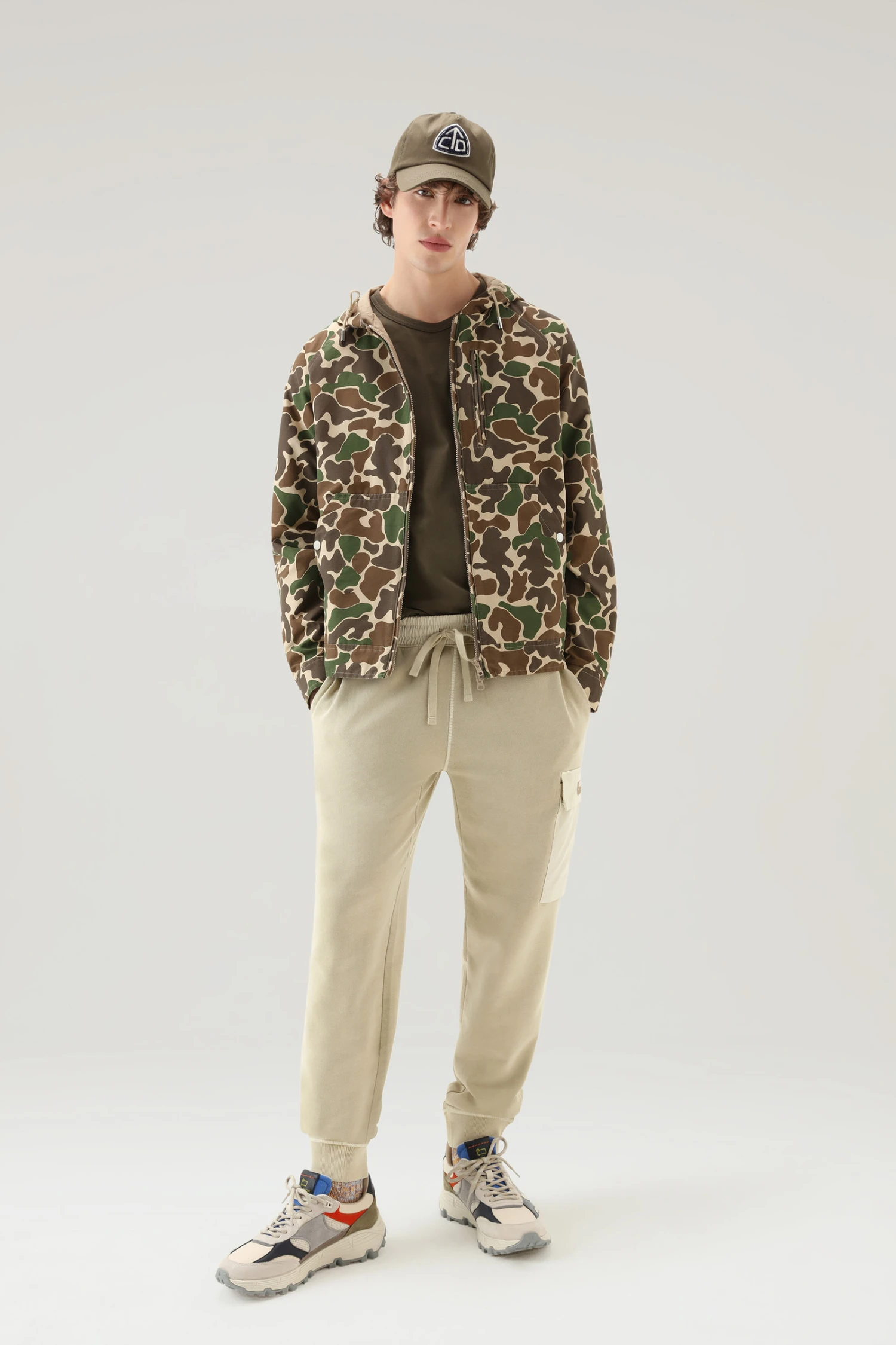 Woolrich Pantaloni Cargo Tinti In Capo In Puro Cotone - Uomo - Beige 4 Woolrich Pantaloni Cargo Tinti In Capo In Puro Cotone - Uomo - Beige - immagine 2