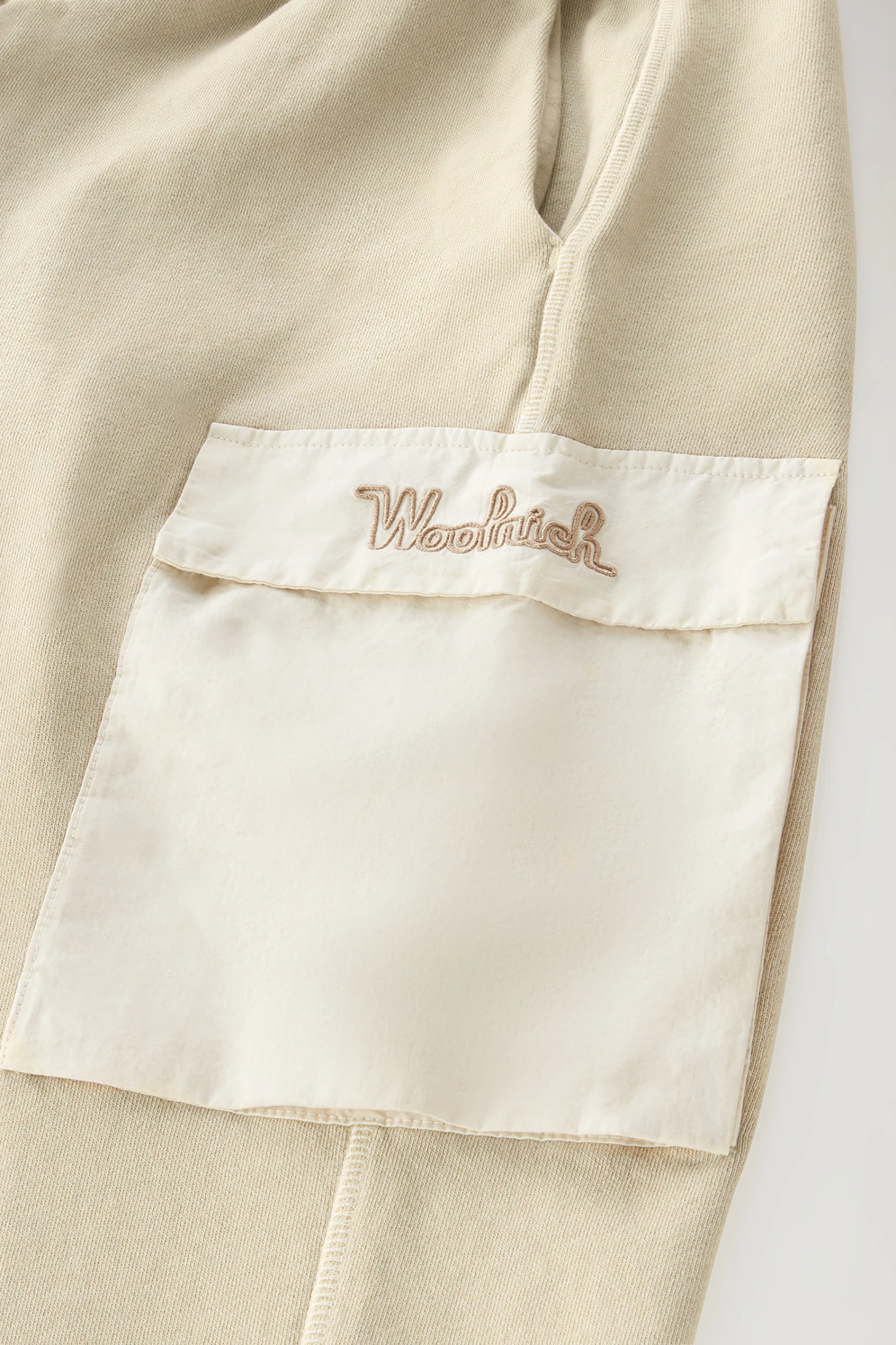 Woolrich Pantaloni Cargo Tinti In Capo In Puro Cotone - Uomo - Beige 9 Woolrich Pantaloni Cargo Tinti In Capo In Puro Cotone - Uomo - Beige - immagine 7