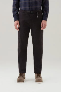 Woolrich Pantaloni Chino Tinti In Capo In Twill Di Cotone Elasticizzato - Uomo - Nero