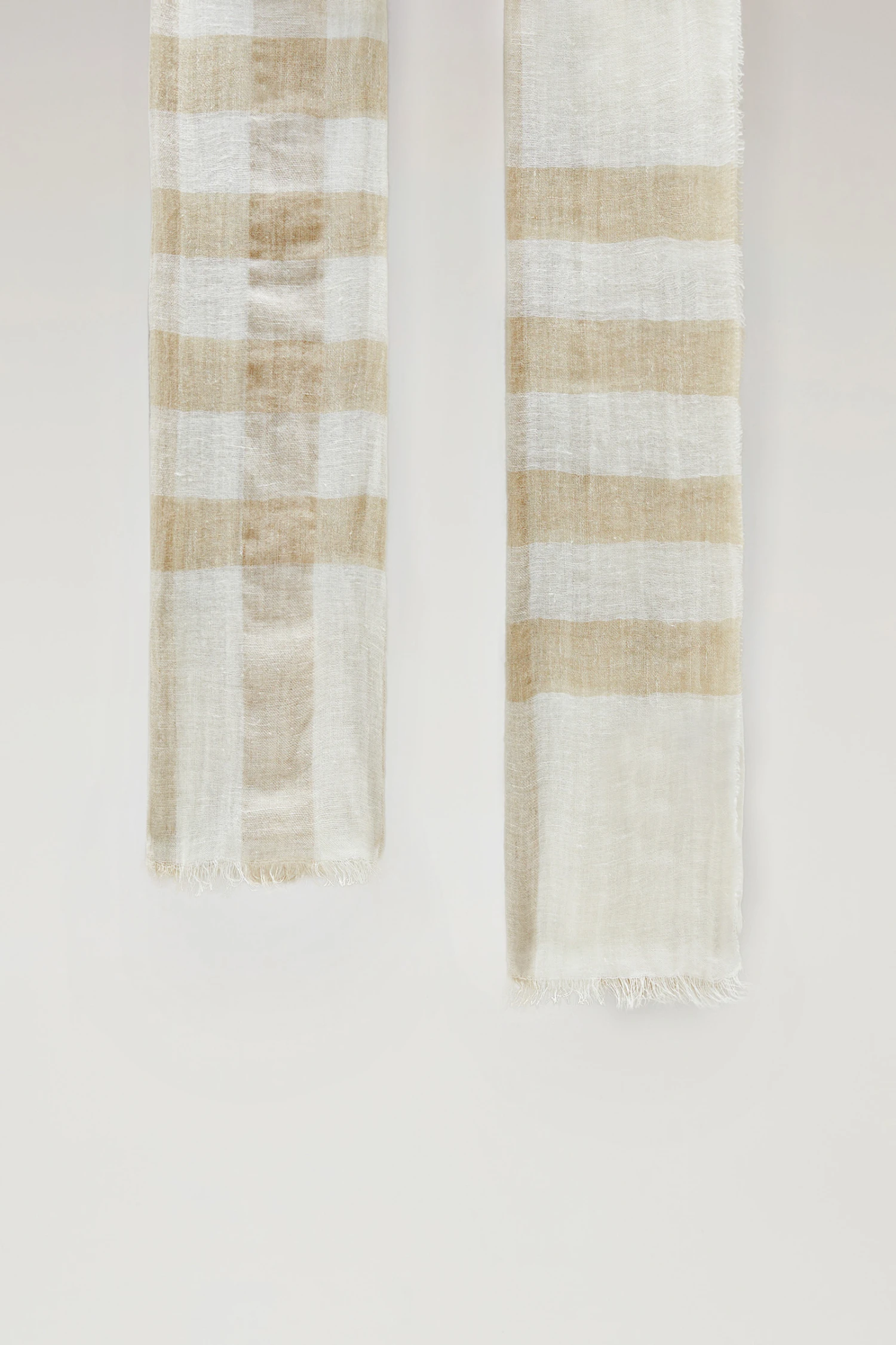 Woolrich Sciarpa Leggera A Quadri In Misto Lino - Donna - Beige 4 Woolrich Sciarpa Leggera A Quadri In Misto Lino - Donna - Beige - immagine 2