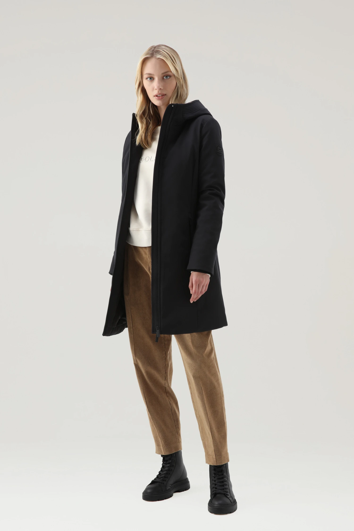 Woolrich Firth Parka In Softshell - Donna - Nero 4 Woolrich Firth Parka In Softshell - Donna - Nero - immagine 2