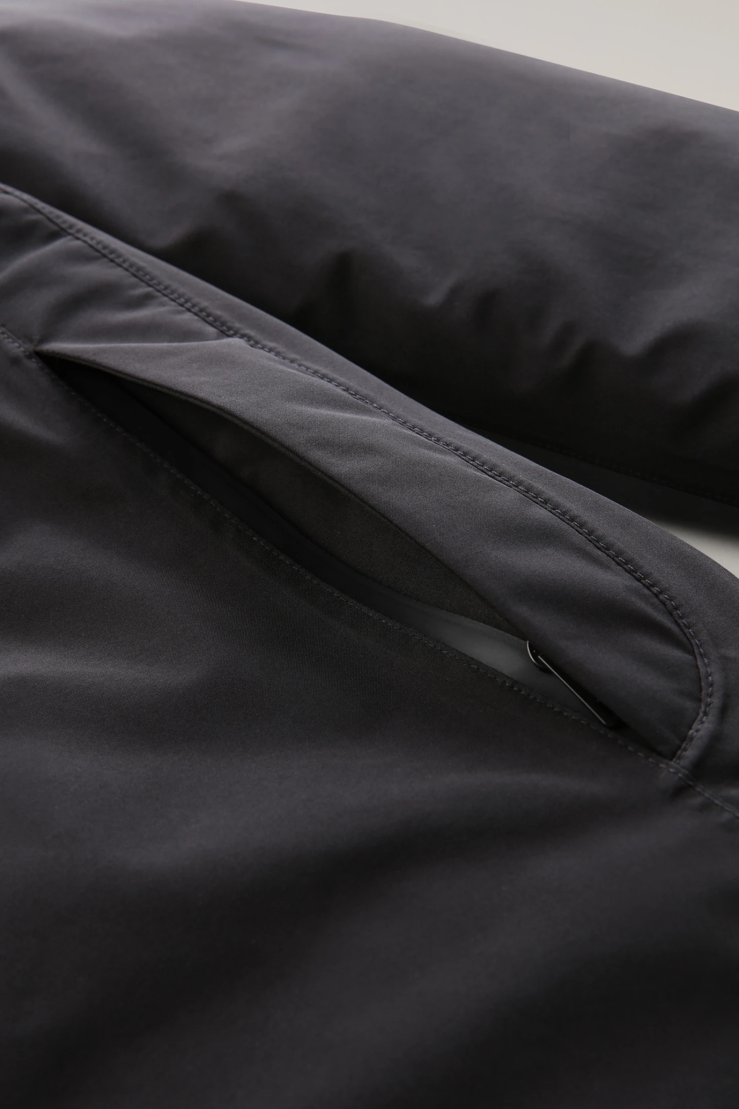 Woolrich Marshall Parka Impermeabile In GORE-TEX - Donna - Nero 11 Woolrich Marshall Parka Impermeabile In GORE-TEX - Donna - Nero - immagine 9