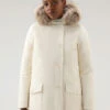 Woolrich Arctic Parka In Ramar Cloth Con Quattro Tasche E Pelliccia Removibile - Donna - Bianco
