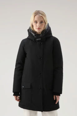 Woolrich Arctic Parka In Ramar Cloth Con Quattro Tasche - Donna - Nero
