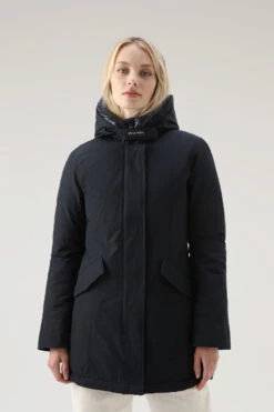 Woolrich Arctic Parka In Ramar Cloth - Donna - Blu