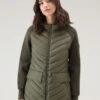 Woolrich Giacca Ibrida Trapuntata Con Cappuccio Removibile - Donna - Verde 2 Woolrich Giacca Ibrida Trapuntata Con Cappuccio Removibile - Donna - Verde -Offerta Economica Vestiario CFWWOU0775FRUT2635 614
