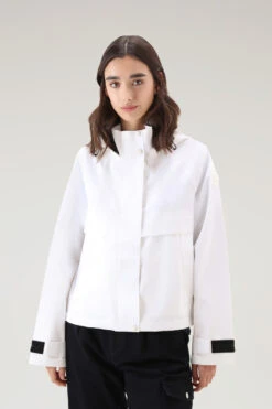 Woolrich Giacca Corta Tech Commuting In Nylon Elasticizzato - Donna - Bianco