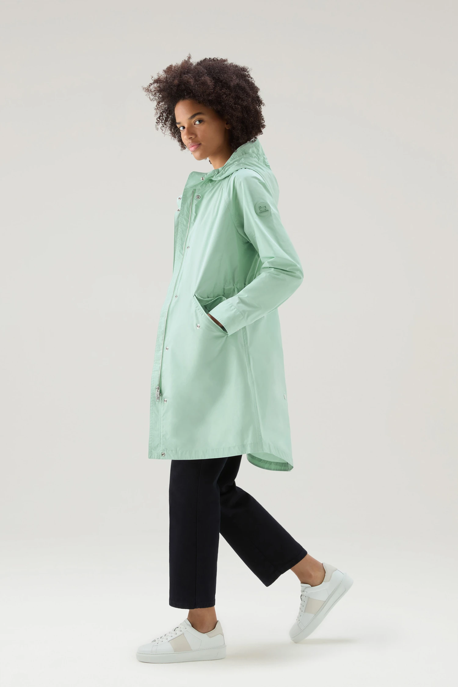 Woolrich Long Summer Parka In Urban Touch - Donna - Verde 4 Woolrich Long Summer Parka In Urban Touch - Donna - Verde - immagine 2