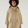 Woolrich Giacca A Vento Leggera In Urban Touch Con Cappuccio Staccabile - Donna - Beige