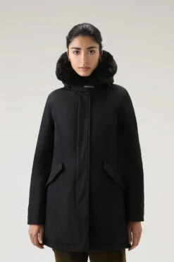 Woolrich Beaker Parka In Ramar Cloth Con Pelliccia Sintetica - Donna - Nero