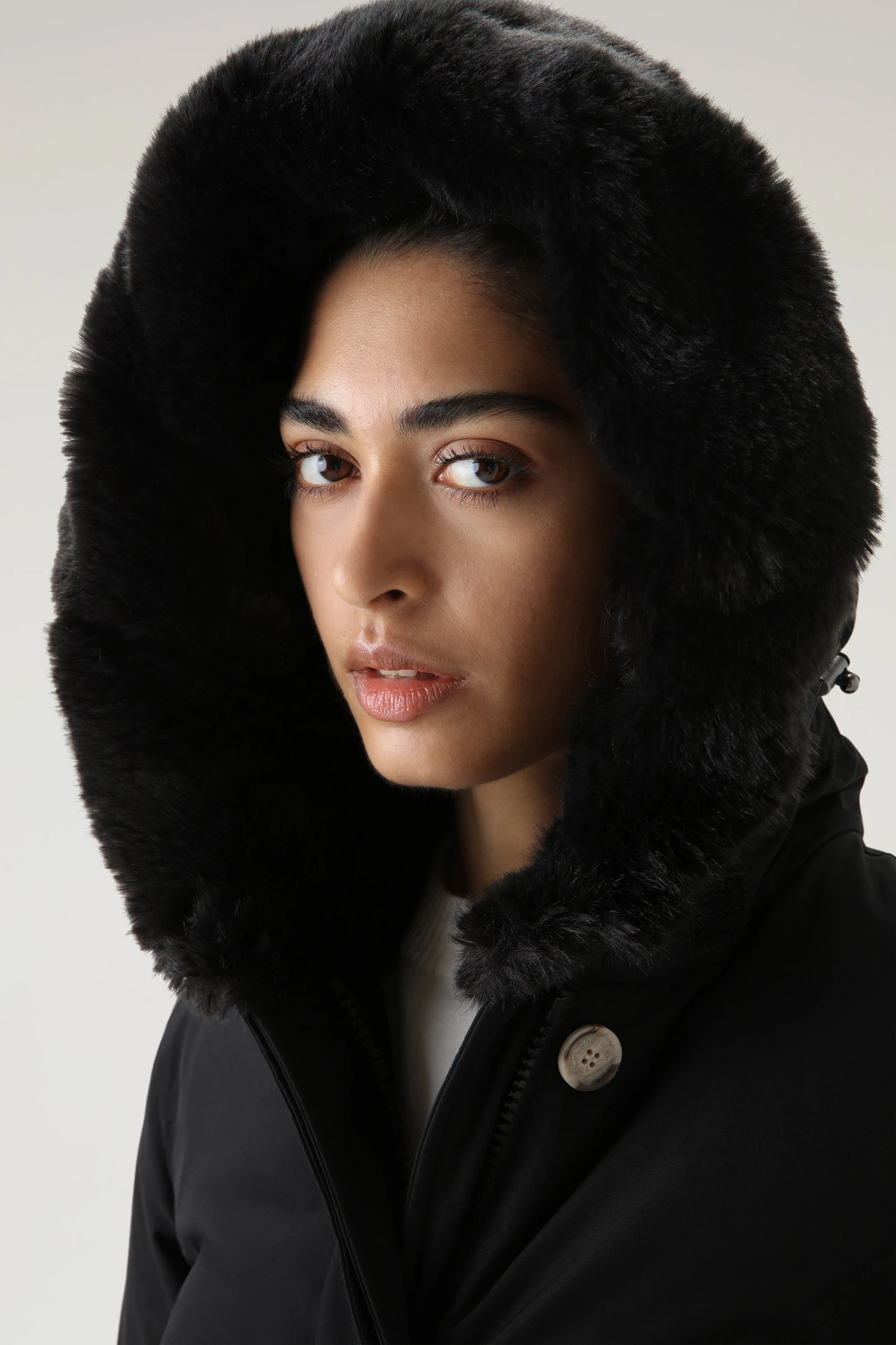 Woolrich Beaker Parka In Ramar Cloth Con Pelliccia Sintetica - Donna - Nero 6 Woolrich Beaker Parka In Ramar Cloth Con Pelliccia Sintetica - Donna - Nero - immagine 4