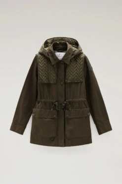 Woolrich Giacca Utility In Soft Eco Ramar Con Cappuccio - Donna - Verde 18 Woolrich Giacca Utility In Soft Eco Ramar Con Cappuccio - Donna - Verde -Offerta Economica Vestiario CFWWOU0840FRUT3335 614 4