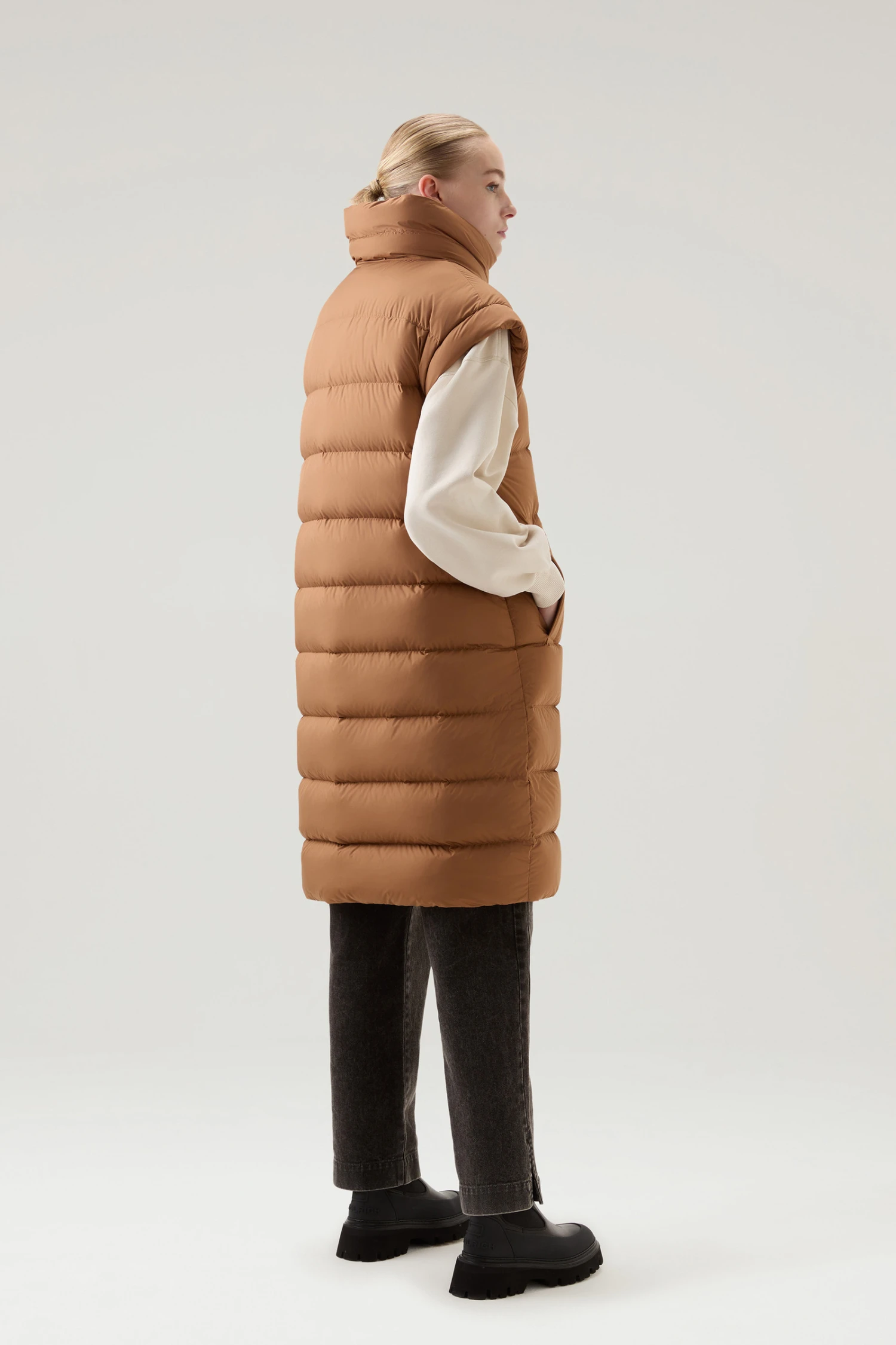 Woolrich Gilet Lungo Ellis Trapuntato In Microfibra - Donna - Marrone 5 Woolrich Gilet Lungo Ellis Trapuntato In Microfibra - Donna - Marrone - immagine 3