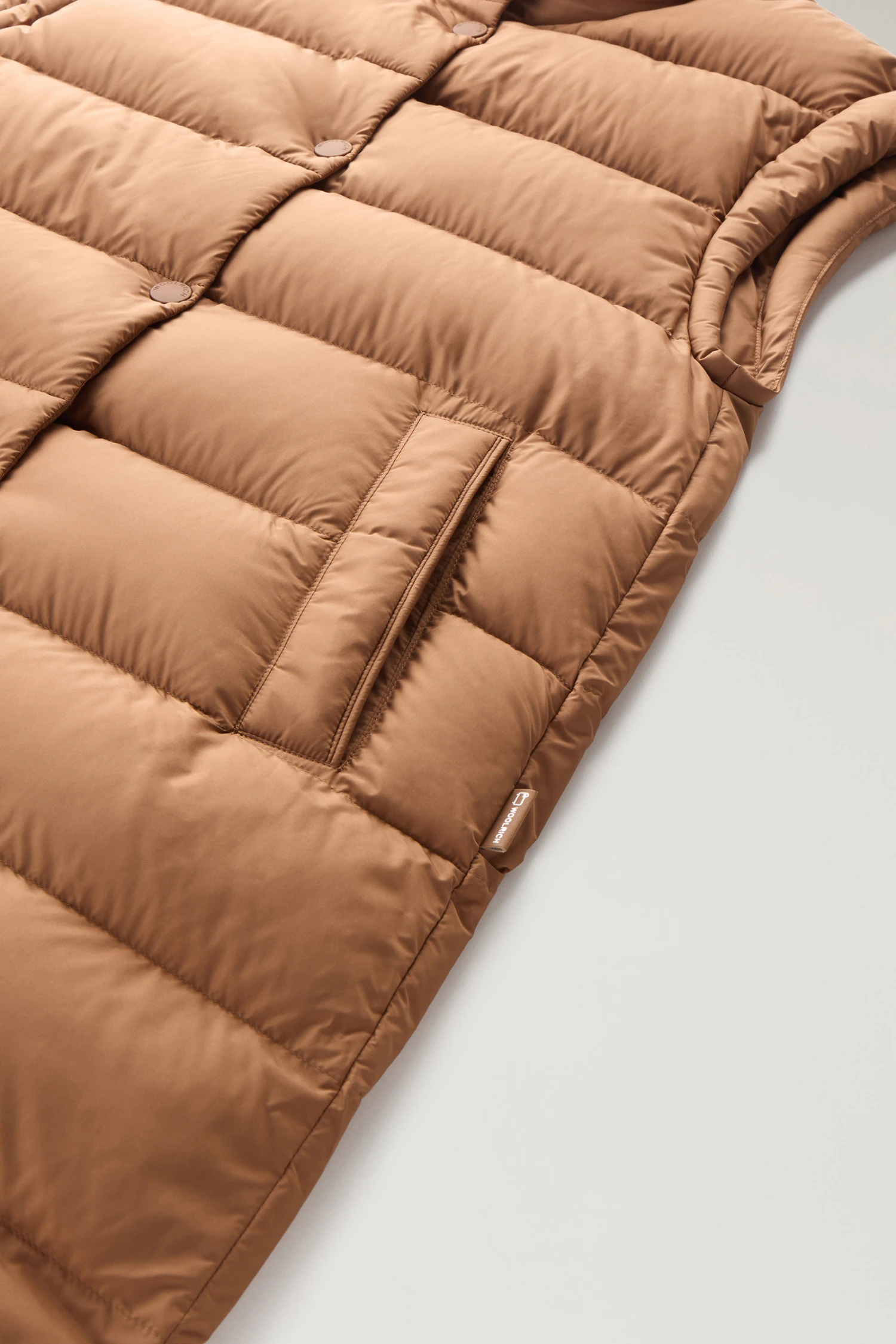 Woolrich Gilet Lungo Ellis Trapuntato In Microfibra - Donna - Marrone 9 Woolrich Gilet Lungo Ellis Trapuntato In Microfibra - Donna - Marrone - immagine 7