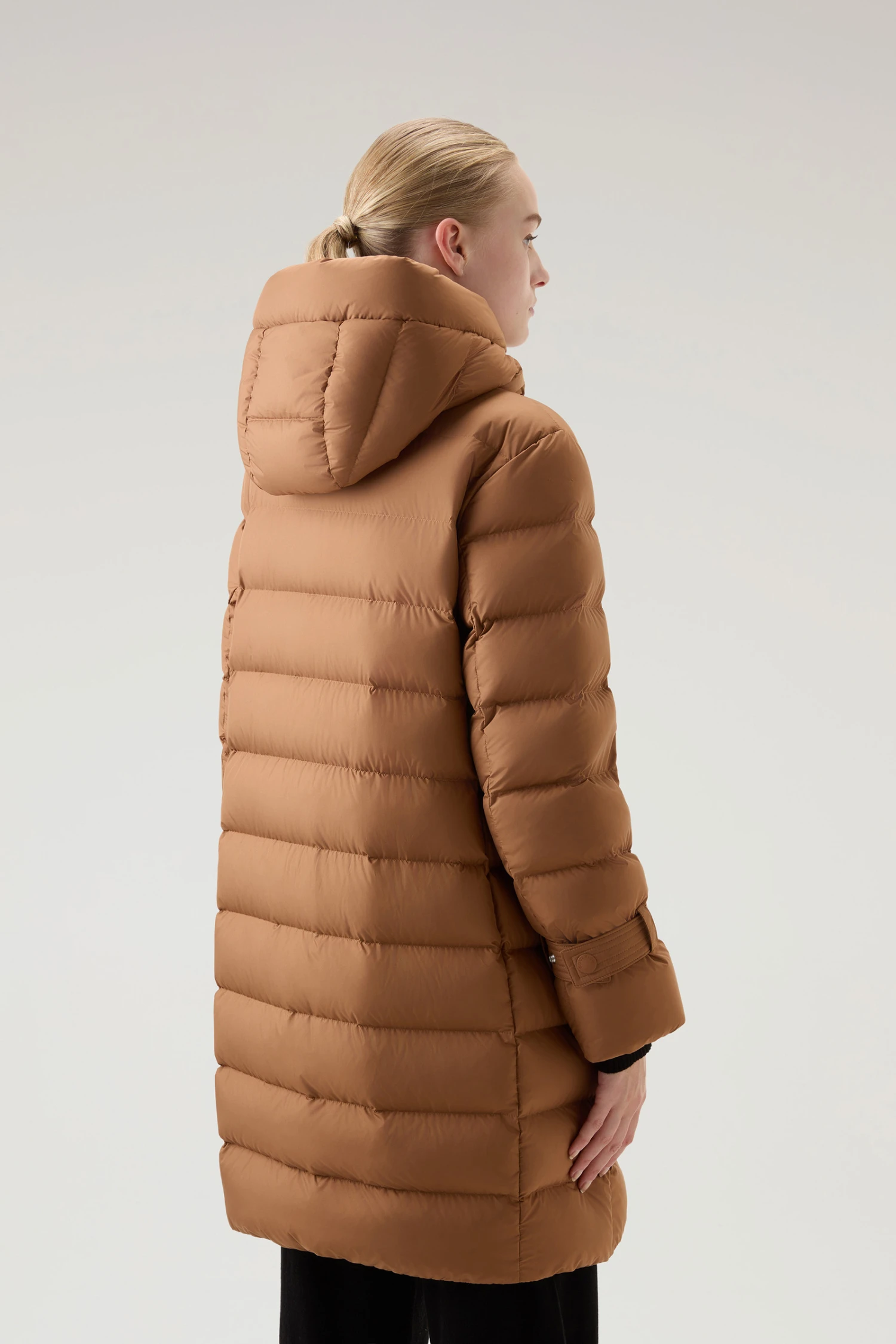 Woolrich Piumino Lungo Ellis Trapuntato In Microfibra - Donna - Marrone 5 Woolrich Piumino Lungo Ellis Trapuntato In Microfibra - Donna - Marrone - immagine 3