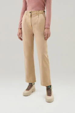 Woolrich Pantaloni Chino Tinti In Capo In Twill Di Cotone Elasticizzato - Donna - Marrone