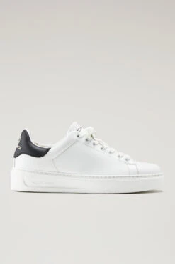 Sneakers Classic Court In Morbida Pelle Con Toppa A Contrasto - Donna - Bianco